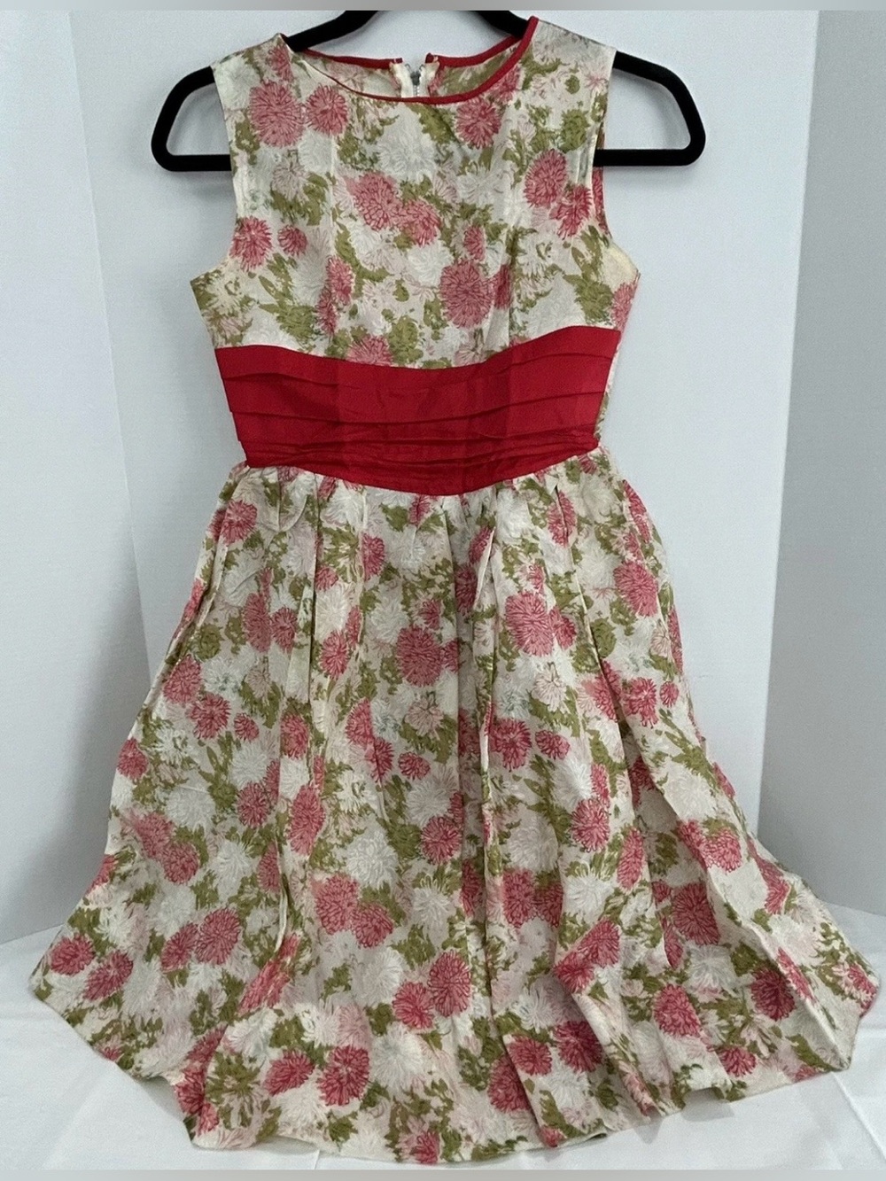 Vintage 1950’s Woman’s Floral Dress